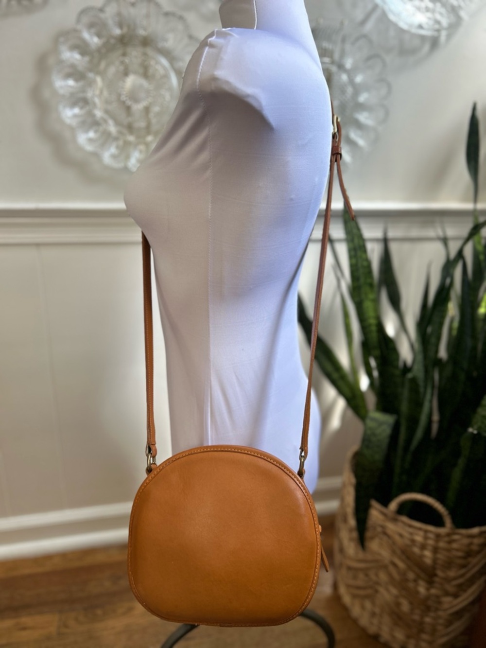 Vintage COACH Tan Leather Round Chester Canteen Crossbody Bag - 9901